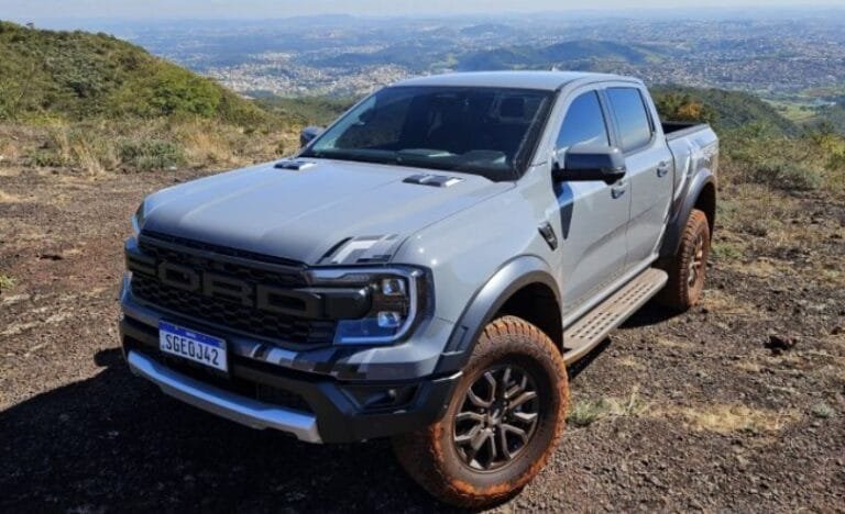 Ford Raptor 2025 é um monstro off-road, mas sofre na estrada